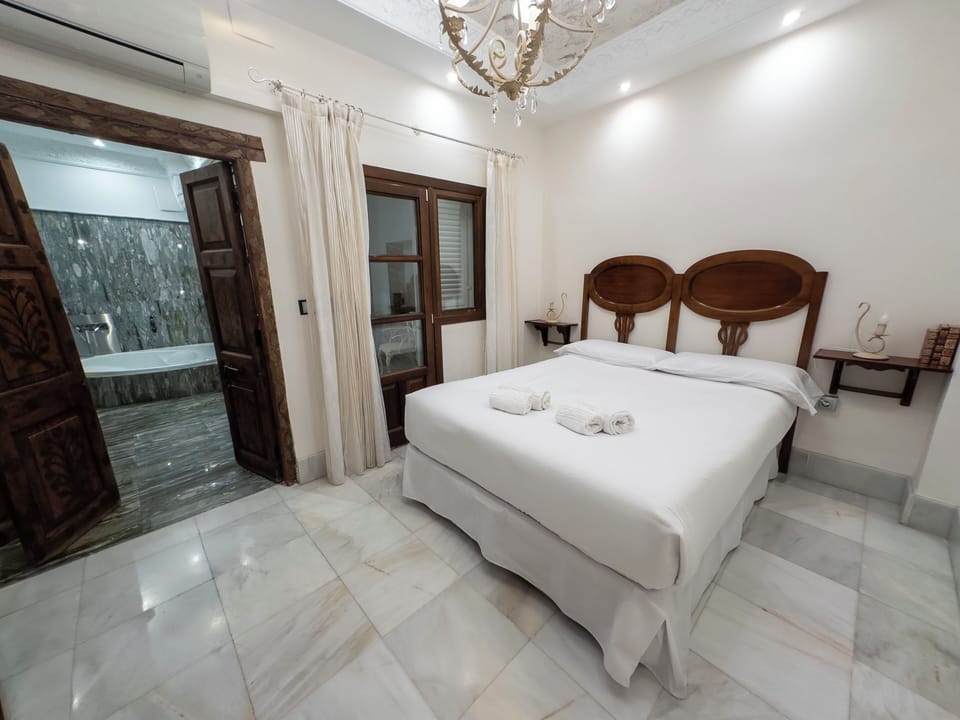 Double Room, Courtyard View | Minibar, free WiFi, bed sheets
