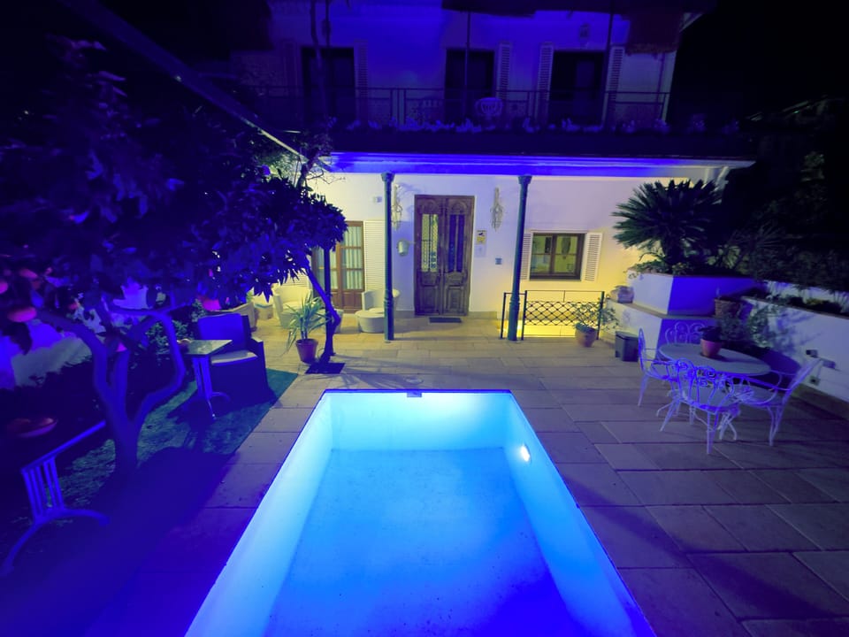 SUITE COMARES Hostel in Granada