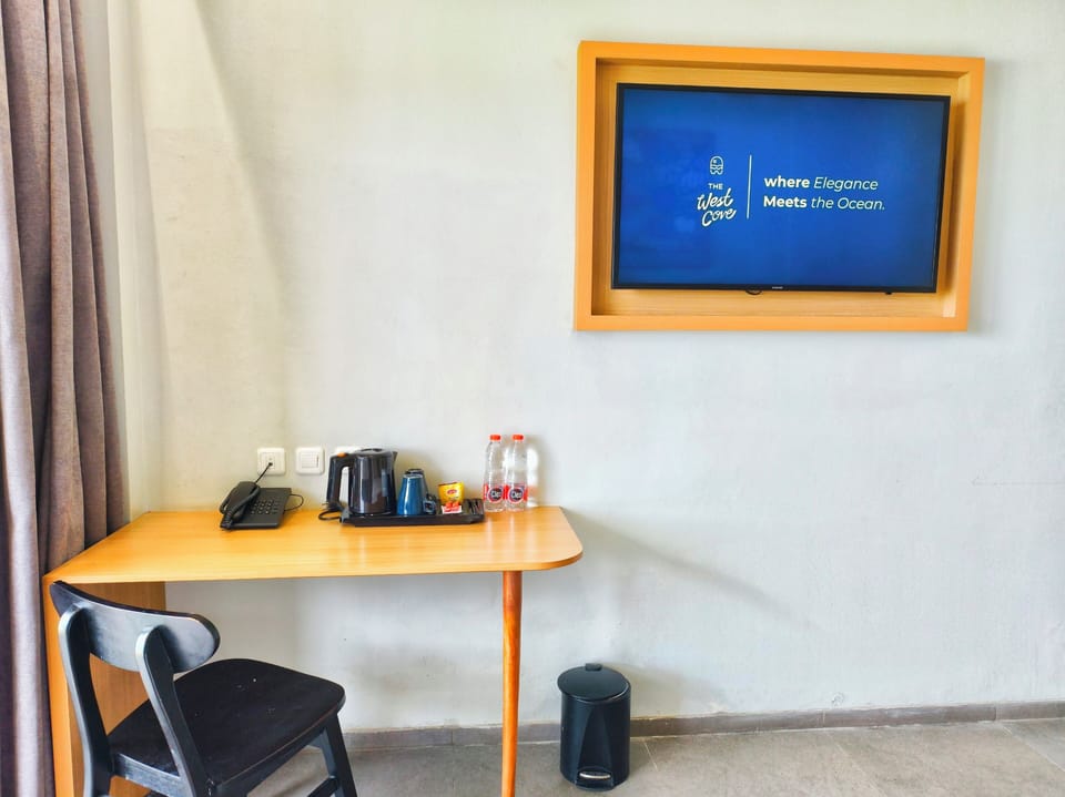 Desk, WiFi (free), bed sheets
