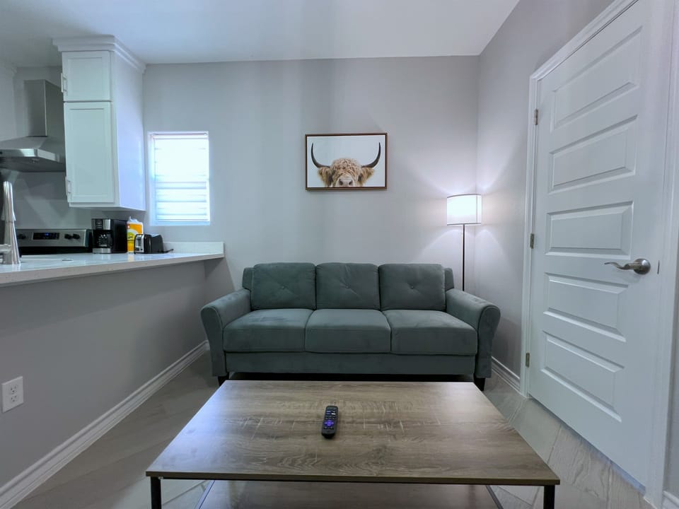 Living Room w/ Smart RokuTV