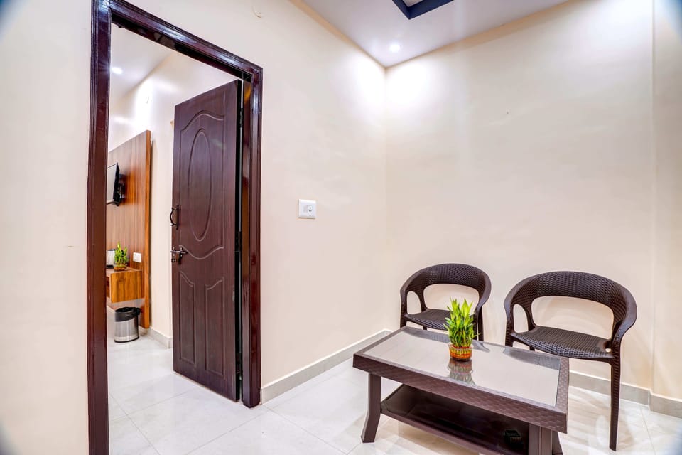 Cottage | Living area | 32-inch flat-screen TV with cable channels