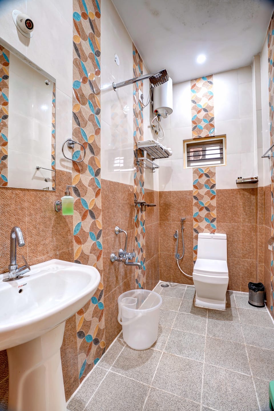 Cottage | Bathroom | Shower, free toiletries, towels, soap