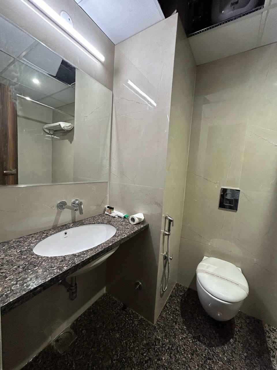 Premium Double Room, Valley View | Bathroom