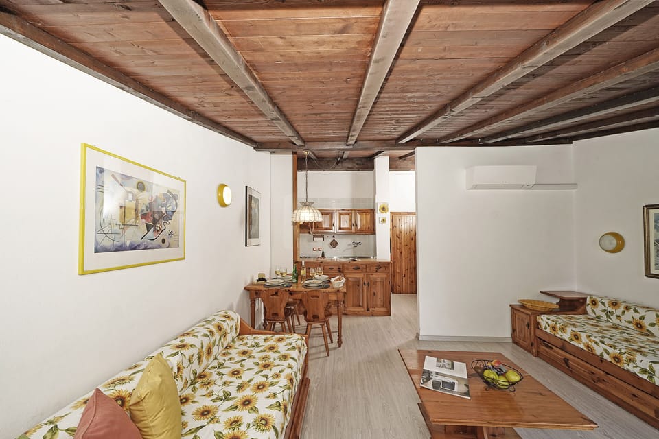 Apartment | Living area | 35-inch TV with digital channels