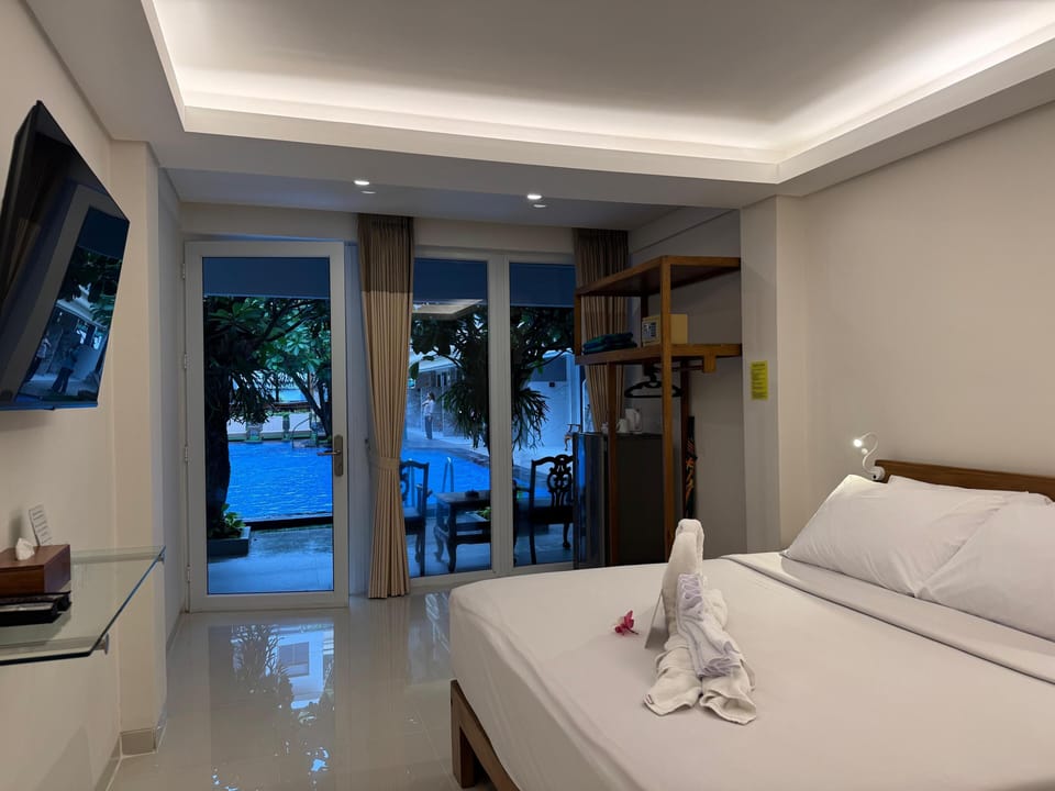 Standard Double Room, 1 King Bed | In-room safe, individually furnished, desk, laptop workspace