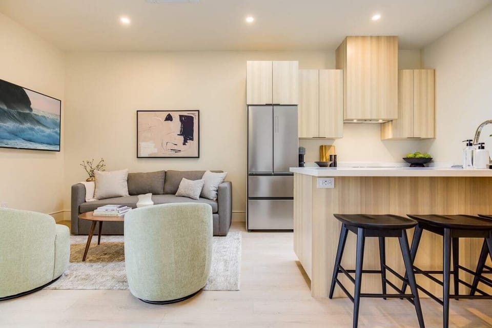 Your space to dine, lounge, and connect.