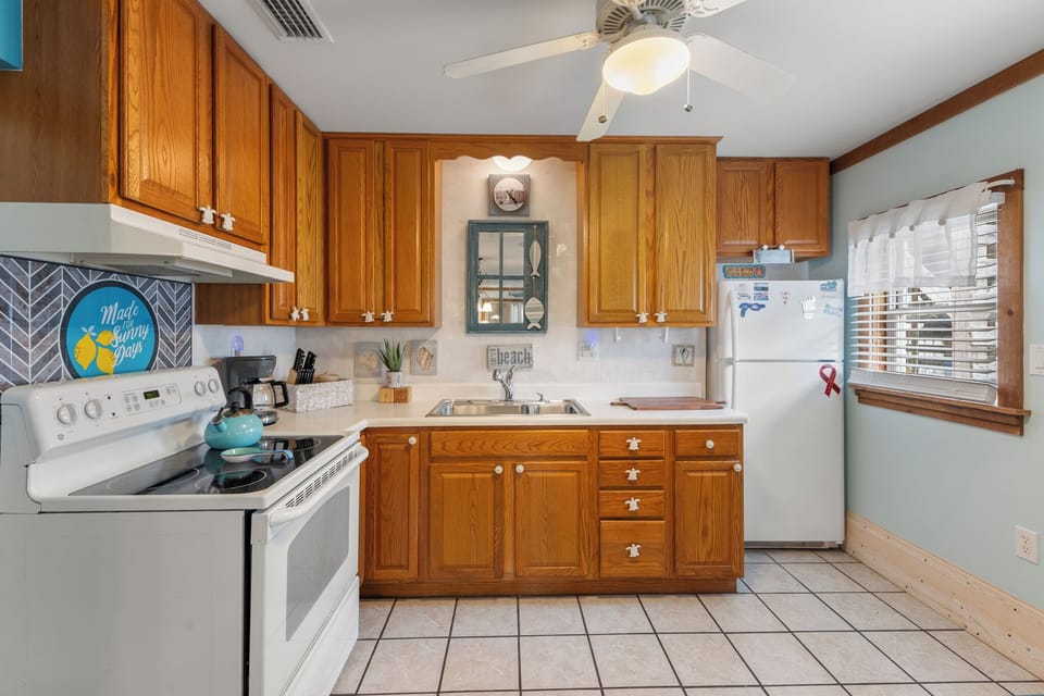 KDN4648: Barefoot Joy | Kitchen