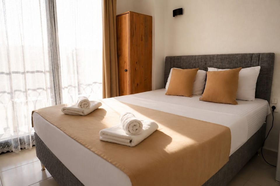 Standard Double Room, Balcony | Premium bedding, free minibar, free WiFi, bed sheets