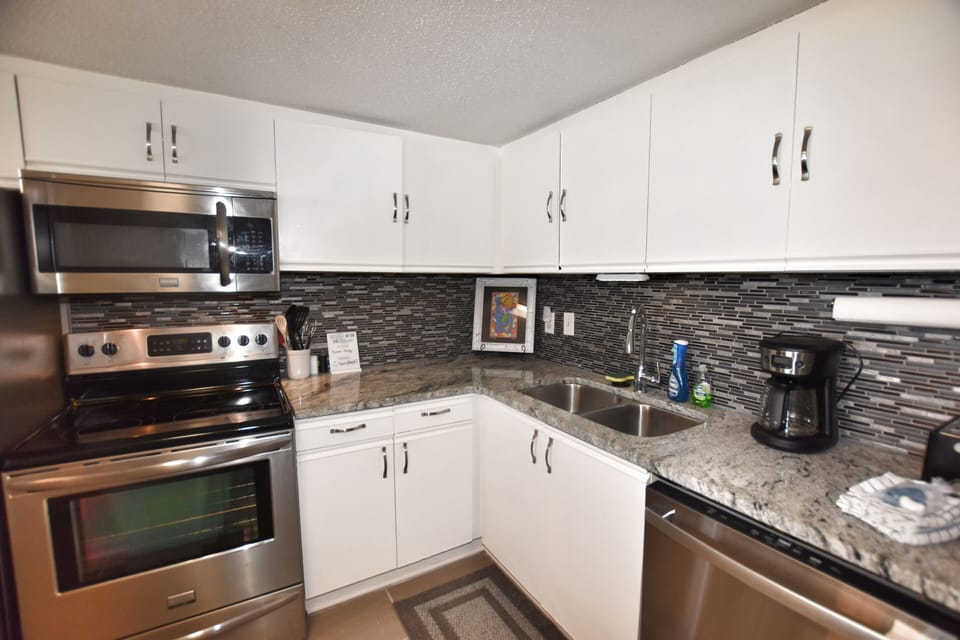 Condo, 1 Bedroom | Private kitchen | Coffee/tea maker, fridge, oven, toaster