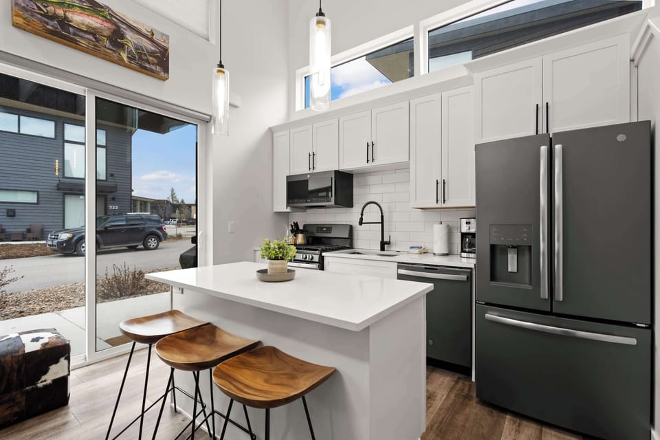 House, Multiple Beds, Hot Tub, Mountain View | Private kitchen | Coffee/tea maker