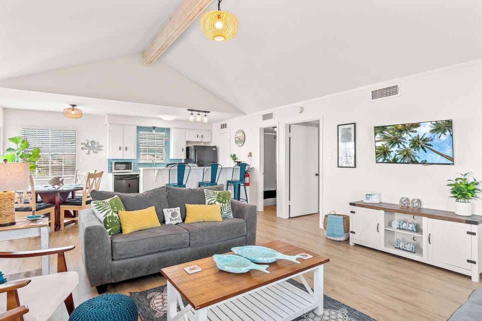 House, Multiple Beds, Kitchen, Garden View (Tranquil Turquoise) | Living area | 42-inch flat-screen TV with digital channels