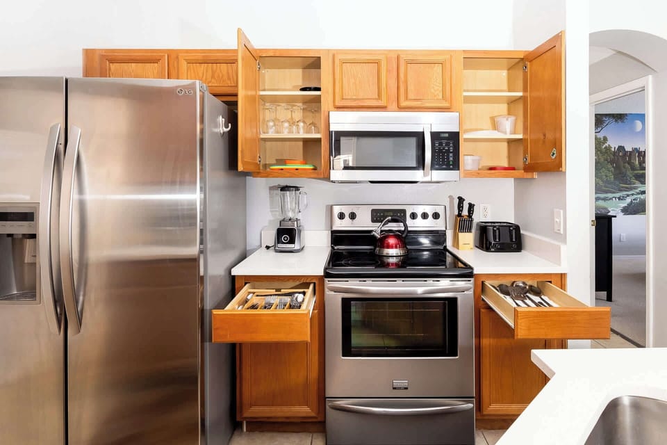 House, Multiple Beds, Pool Access, Pool View (Emerald Island Happy Place) | Private kitchen | Fridge, microwave, oven, stovetop