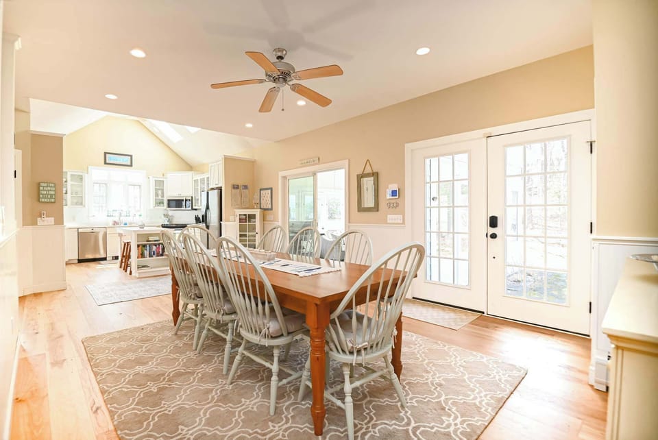 House, Multiple Beds, Patio, Garden View (Pete's Place) | Dining