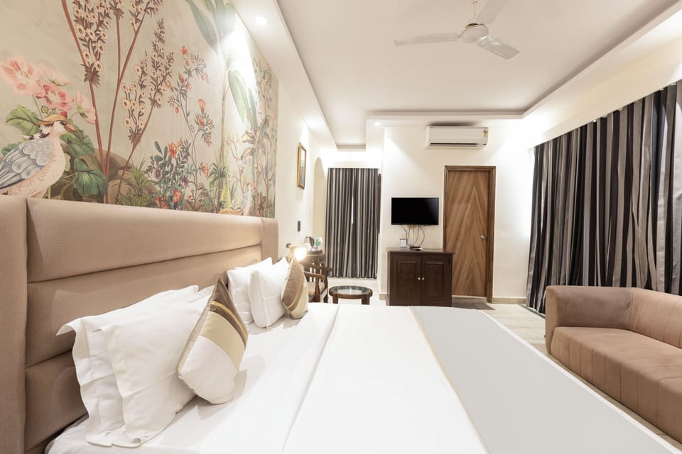 Family Room | In-room safe, iron/ironing board, free WiFi, bed sheets