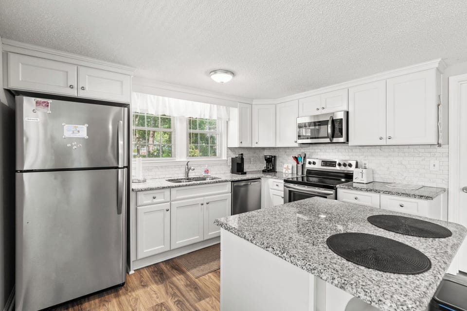All modern appliances to make meal preparation a breeze.