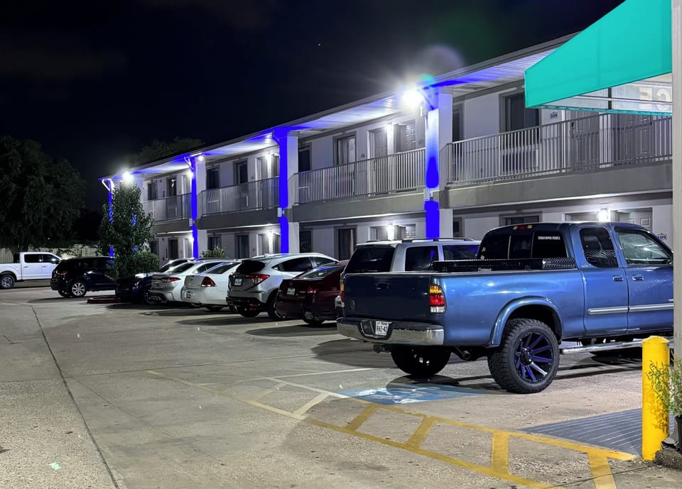 LUXURY INN Hotel in Harris County