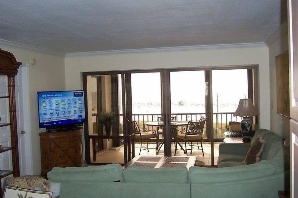 Living Area - Gulf views throughout