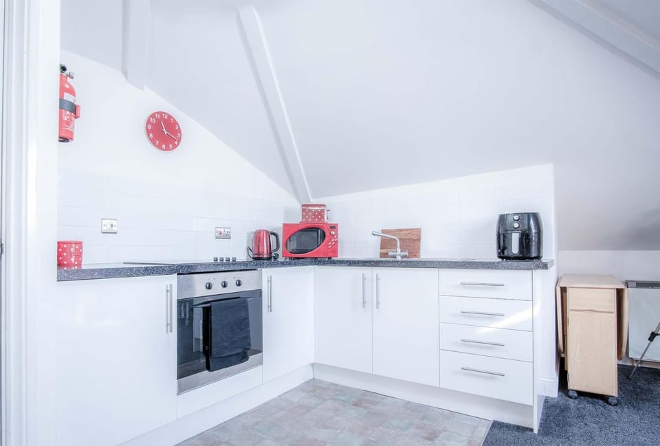 Rooftops - 1 Bedroom Apartment - Tenby (19886)