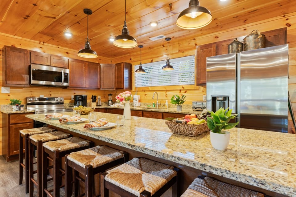 Family Cabin, Mountain View | Private kitchen | Fridge, microwave, oven, stovetop