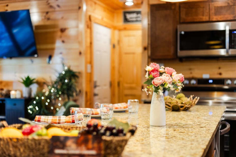 Family Cabin, Mountain View | Private kitchenette | Fridge, microwave, oven, stovetop