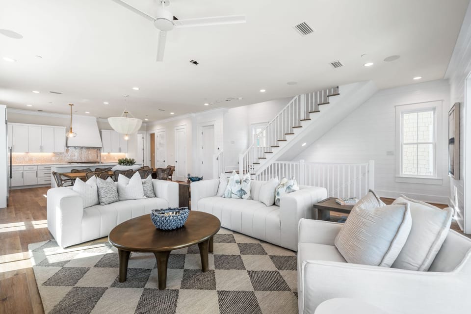 Spacious 2nd floor main living area