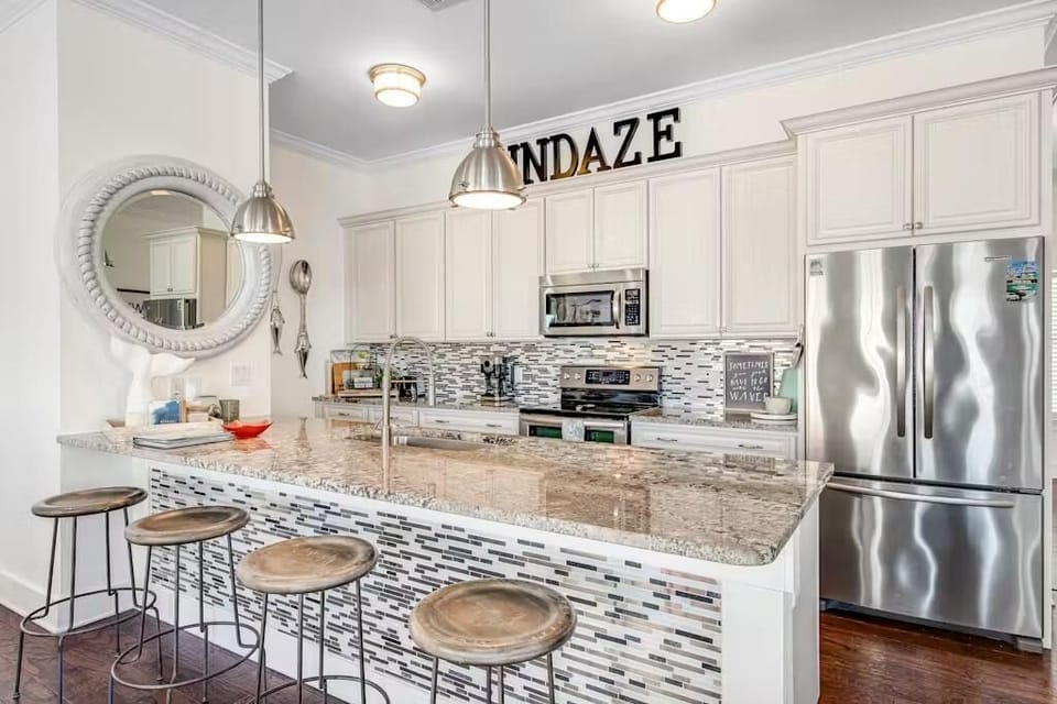 House, Multiple Beds (Sundaze) | Private kitchen