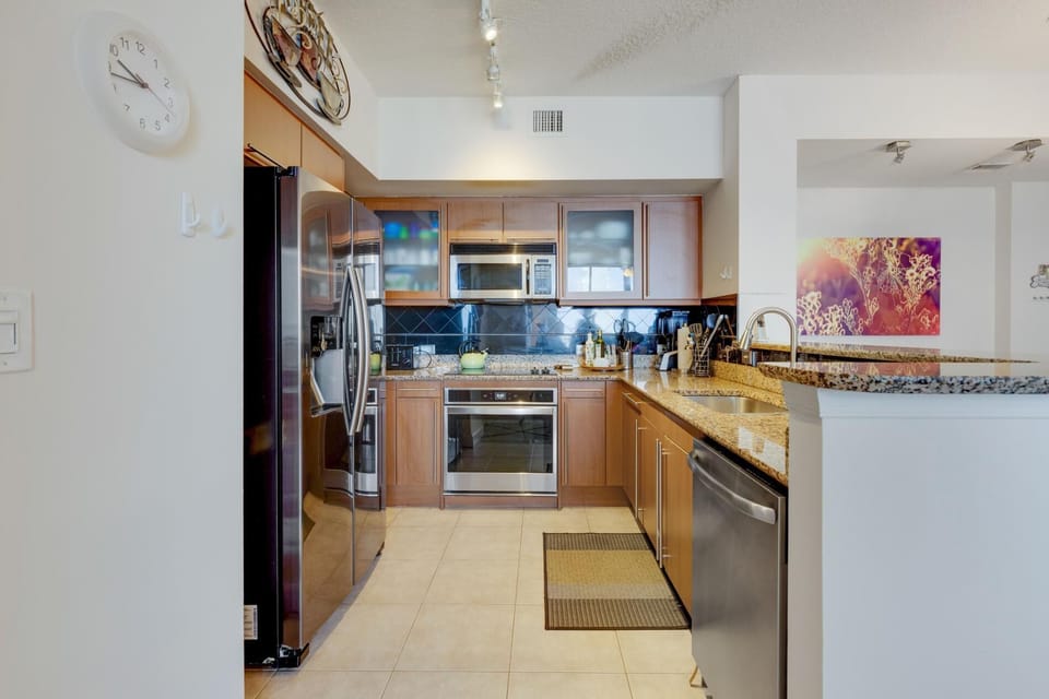 2 BR Monthly beach condo Miami (6934)