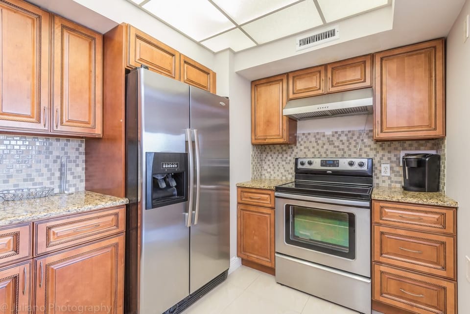 1 bed Monthly Rental on the Beach  Miami 5th floor (1813)