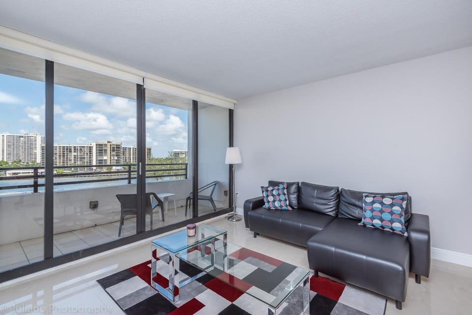 1 bed Monthly Rental on the Beach  Miami 5th floor (1807)