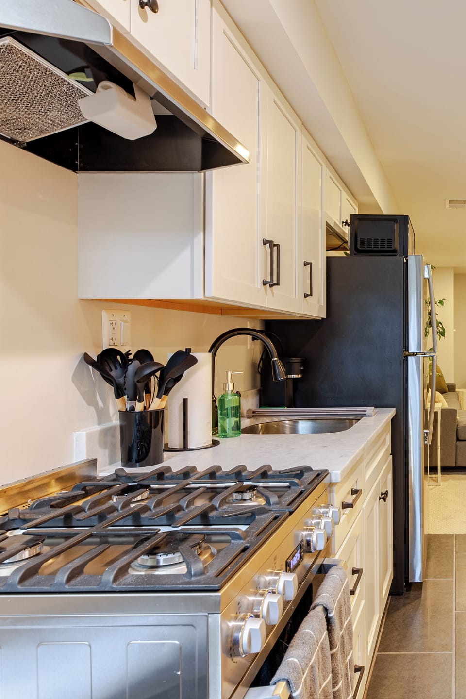 Stovetop and kitchen at entryway