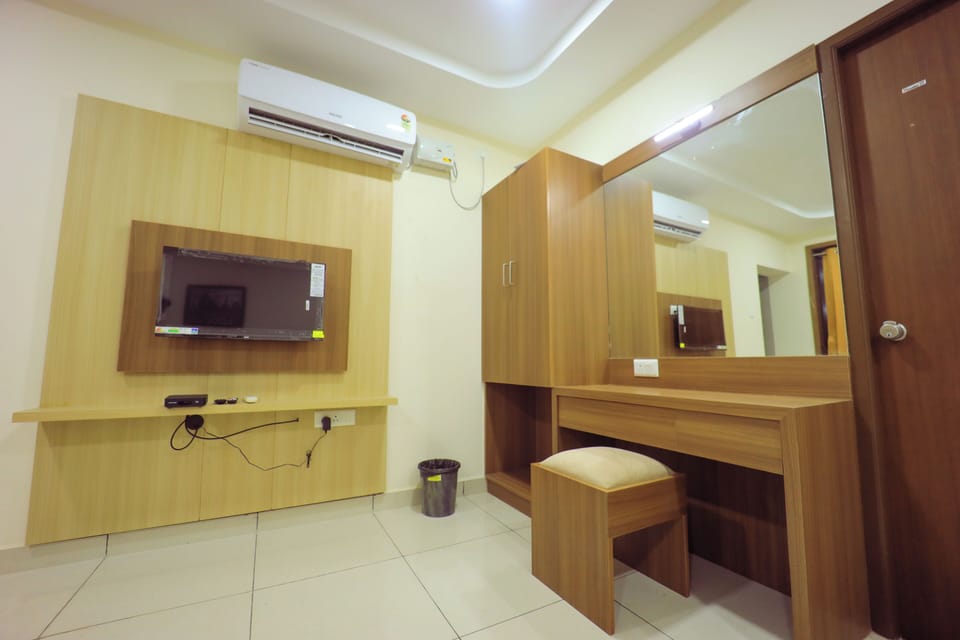 Family Room, Mountain View | In-room dining