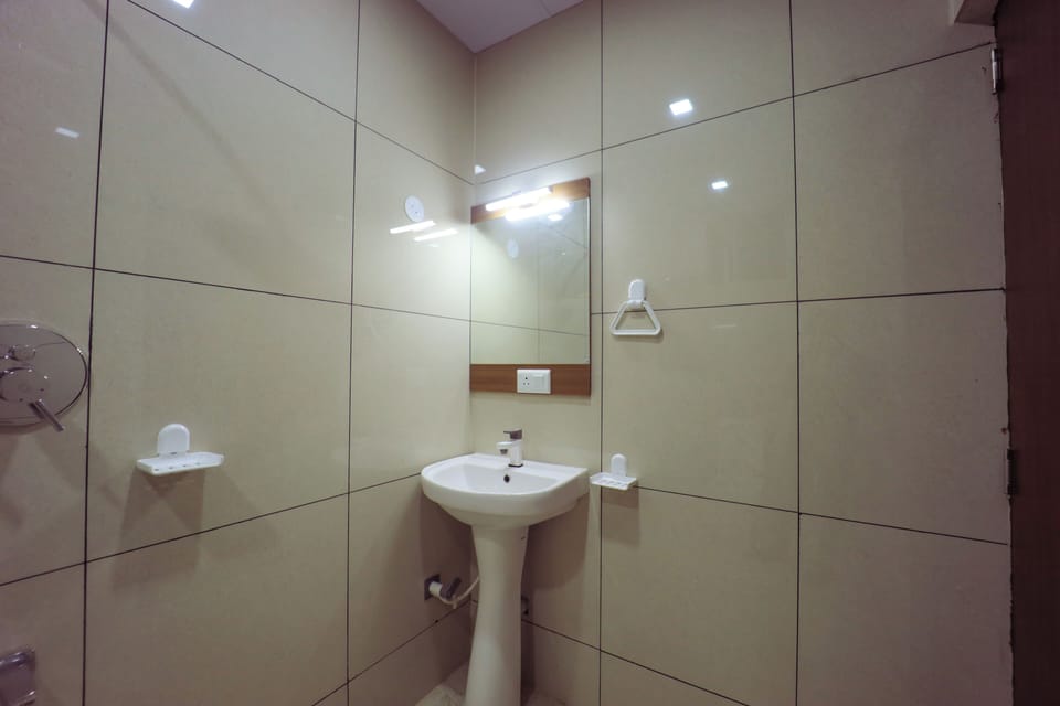 Deluxe Double Room | Bathroom | Separate tub and shower, rainfall showerhead, hair dryer, bathrobes