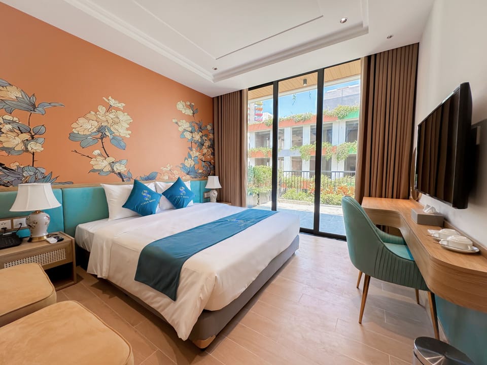 Business Double Room | Individually furnished, desk, laptop workspace, blackout drapes