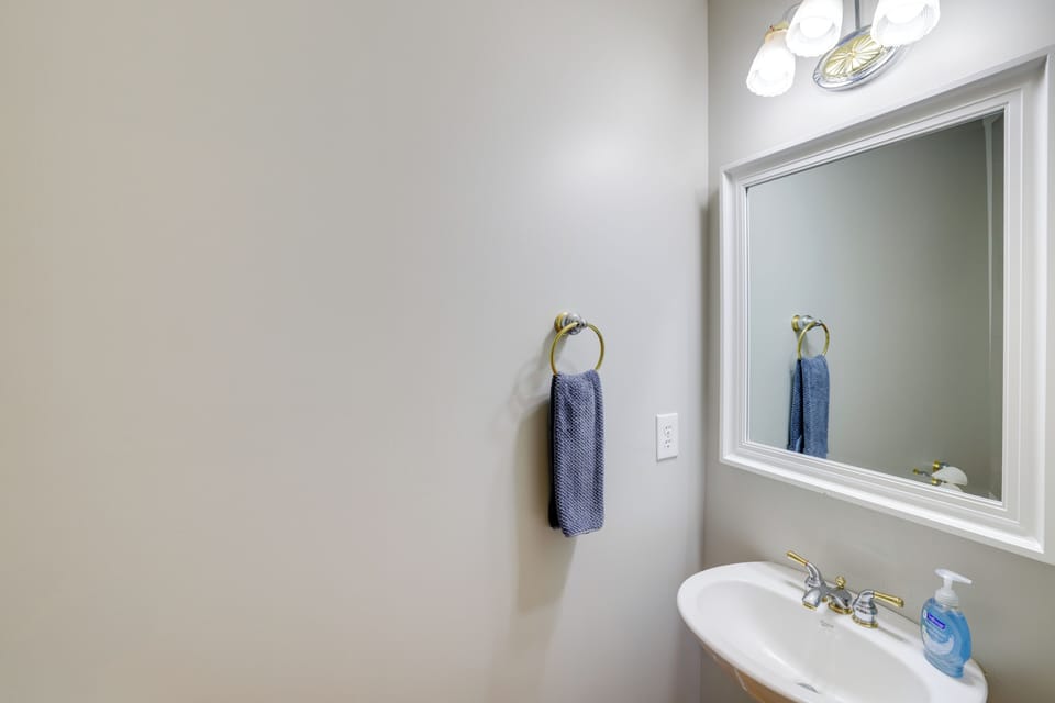 Half Bathroom | 1st Floor