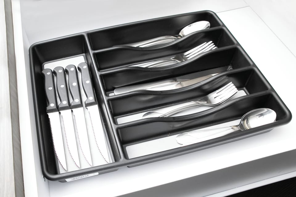 Spacious one bedroom with cozy comfortable bed in Madison. Pool & Gym onsite.