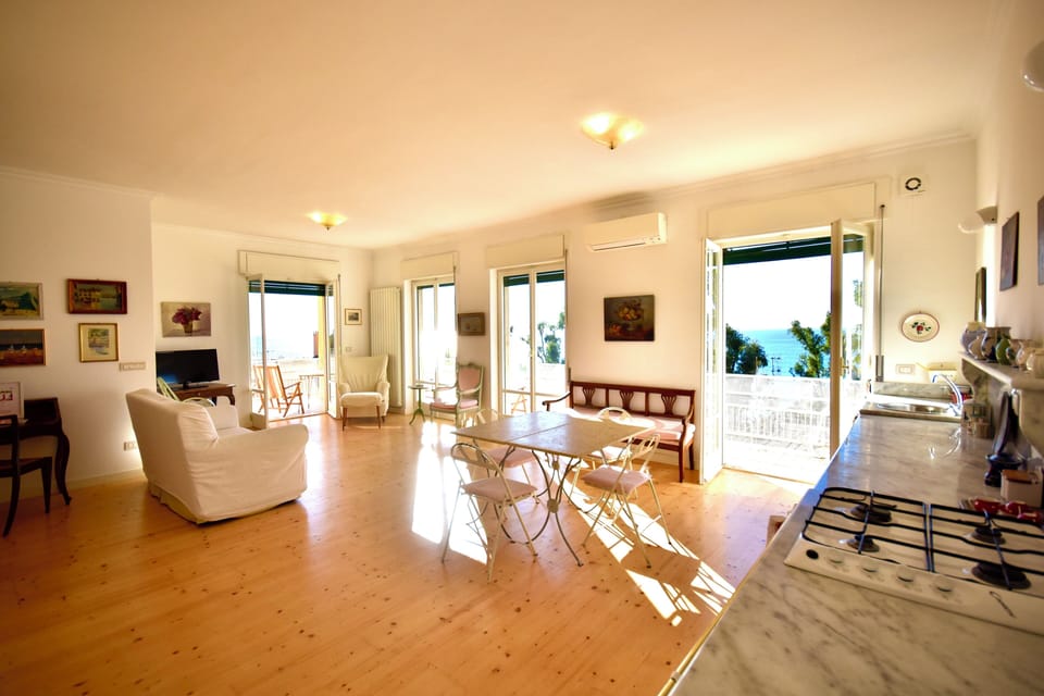 Apartment | Living area | 35-inch TV with digital channels