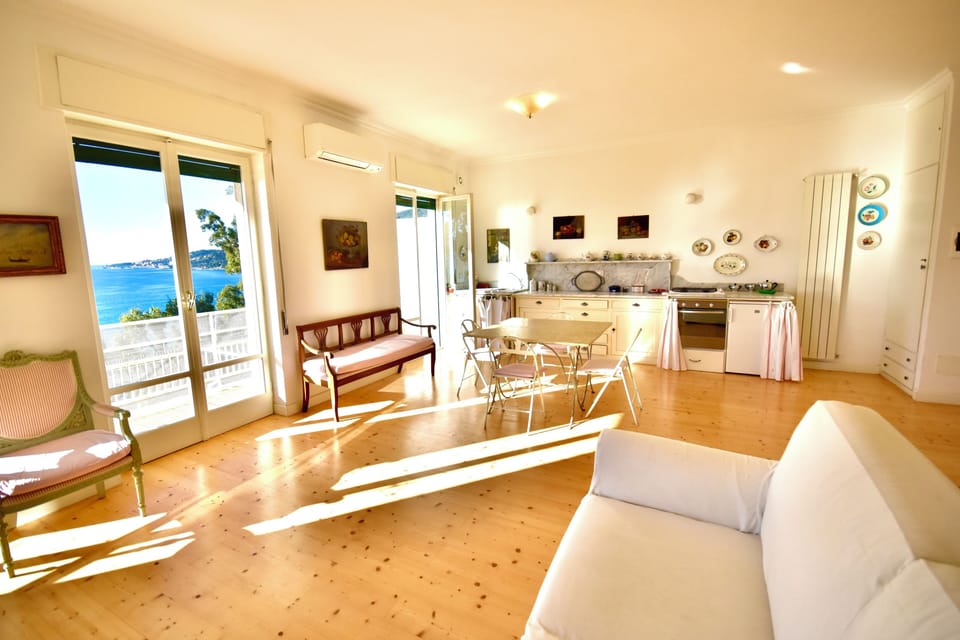 Apartment | Living area | 35-inch TV with digital channels