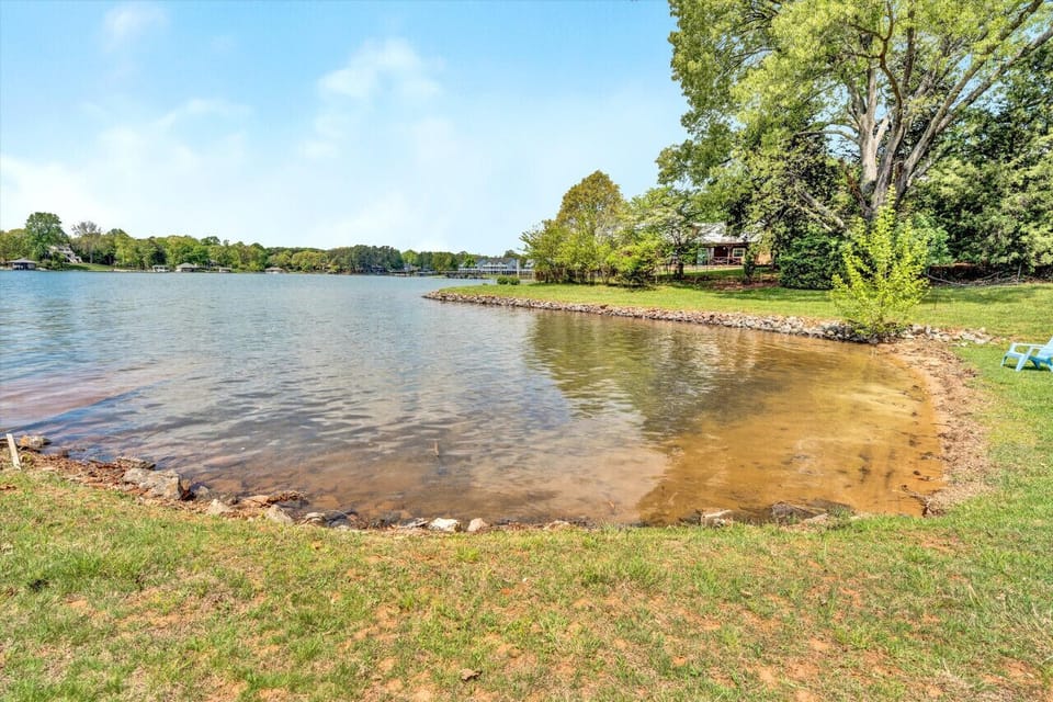 Beach area for direct access to calm waters, perfect for the little ones!