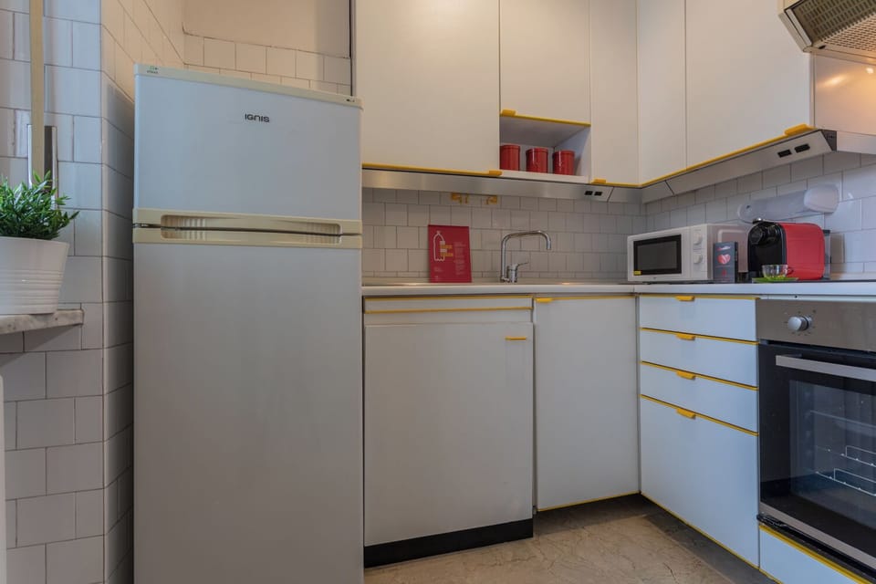 Apartment | Private kitchen | Full-size fridge, microwave, oven, stovetop