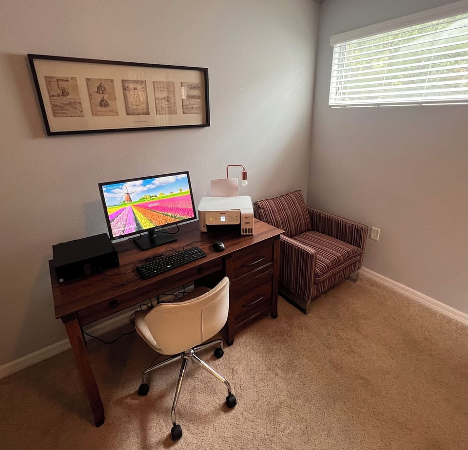 Standalone Desktop Computer and Wifi Air Printer with paper