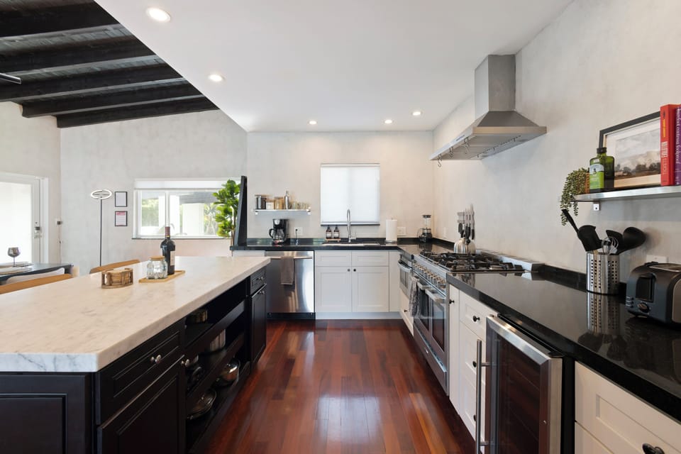House, 4 Bedrooms, Private Pool, Bay View | Private kitchen | Full-size fridge, microwave, oven, stovetop