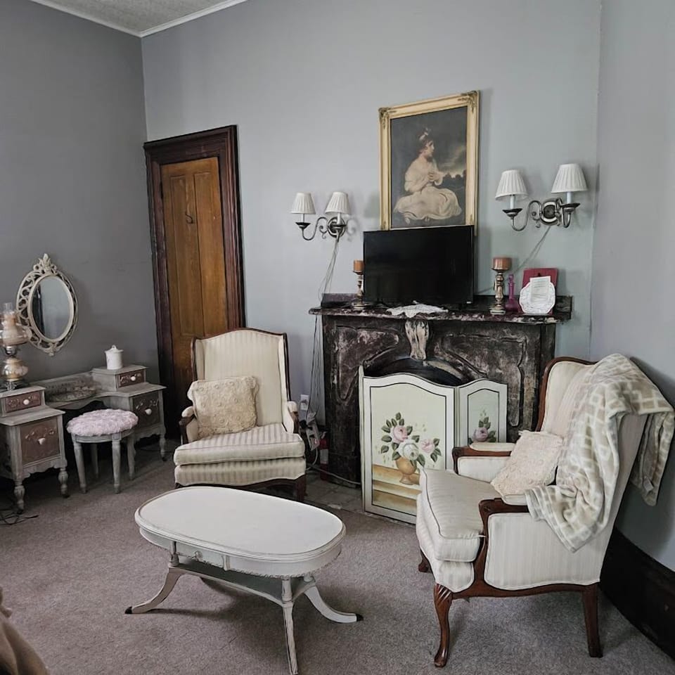Room, 1 King Bed, Garden View | Iron/ironing board (on request), WiFi (free)