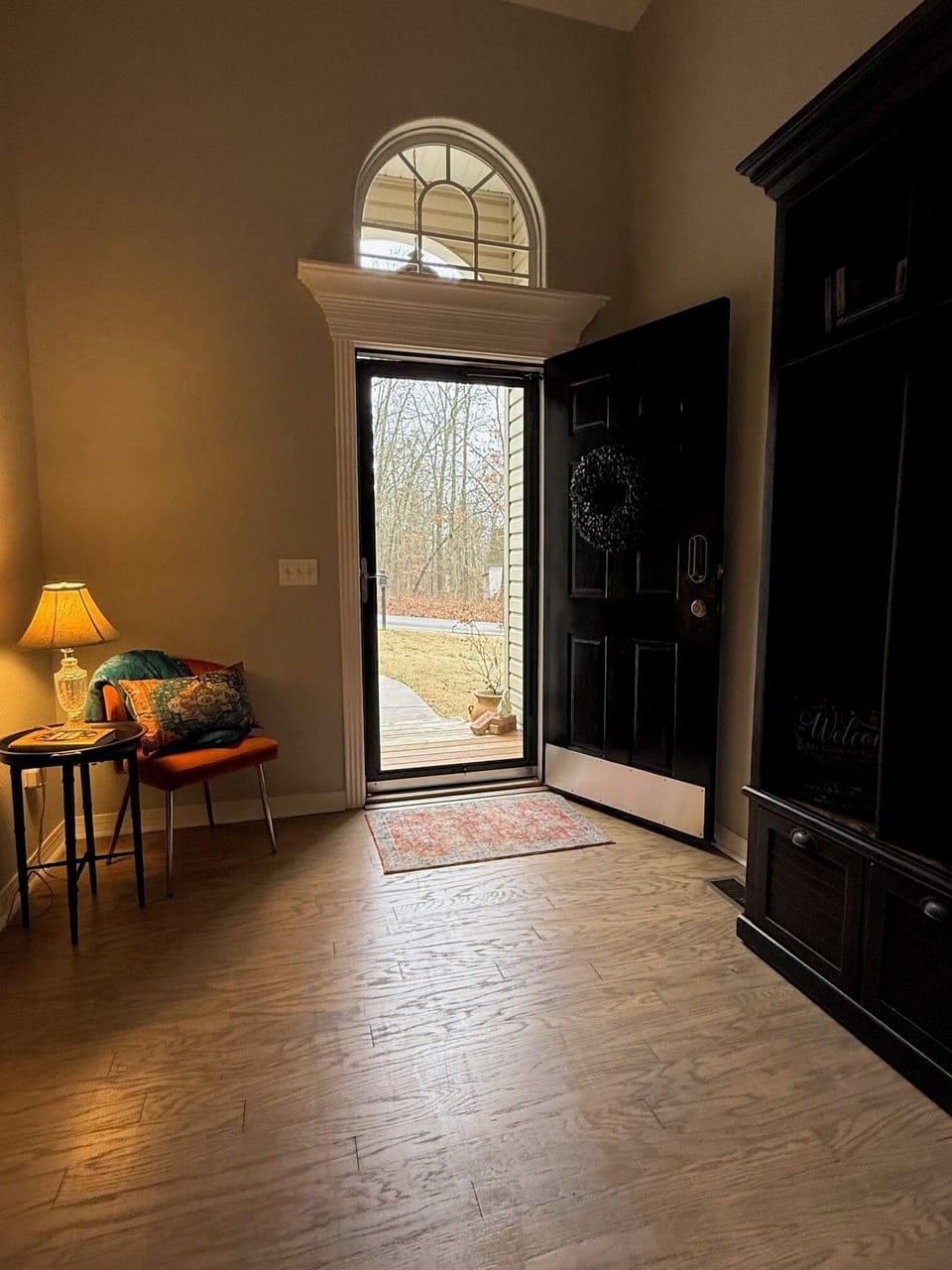 Front entryway, storm door allowing for the sunlight to come through. 