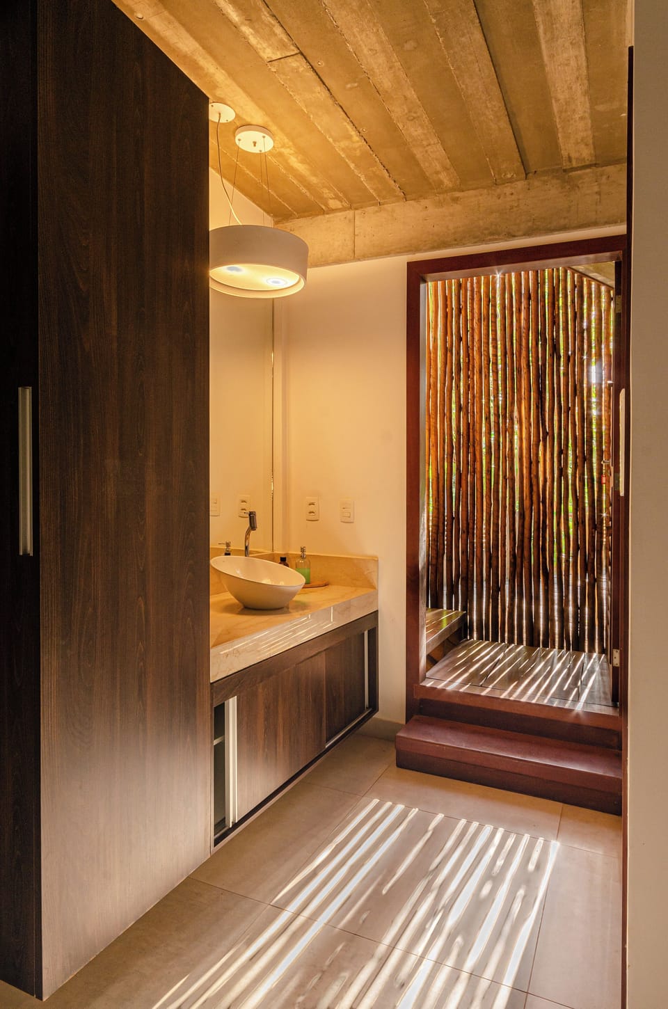 Superior Villa, Garden View | Bathroom | Shower, hair dryer, towels, soap