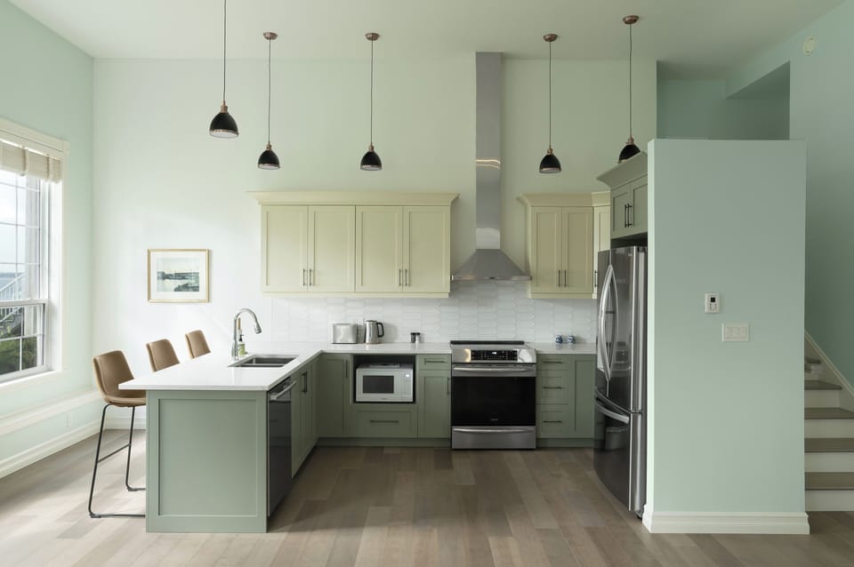 Spry 1 kitchen with peninsula seating
