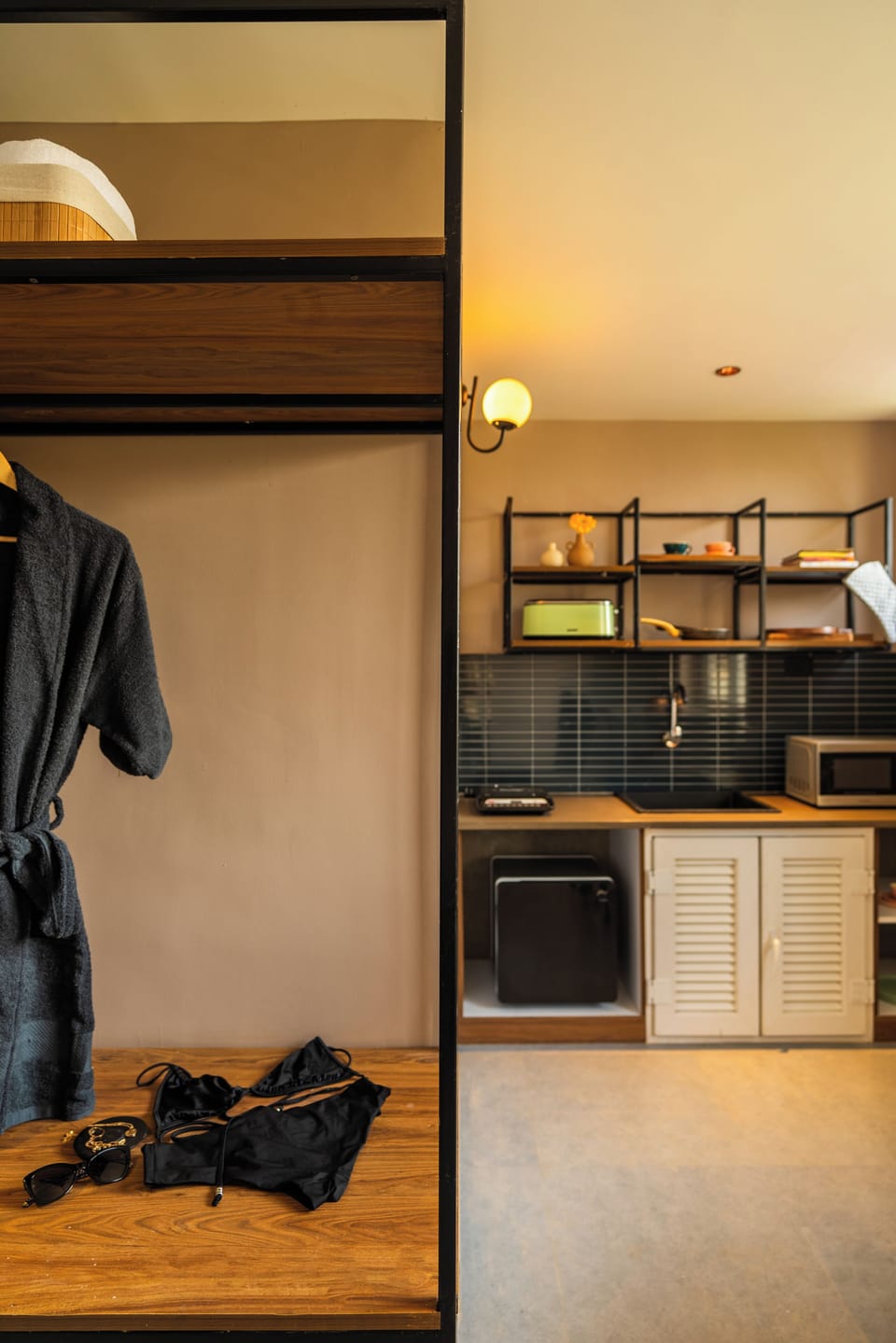 Superior Studio | In-room safe, desk, laptop workspace, iron/ironing board (on request)