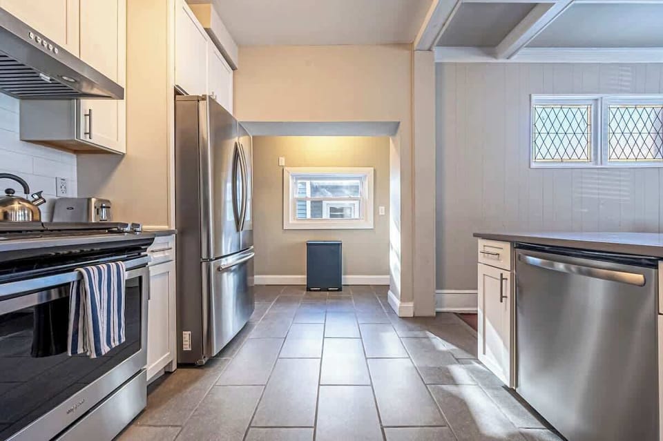 Open layout and Eat-in kitchen