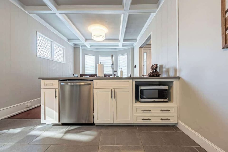 Open layout and Eat-in kitchen