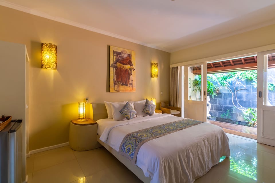 Deluxe Bungalow, Pool View (Smugglers Hideaway) | 1 bedroom, minibar, in-room safe, desk