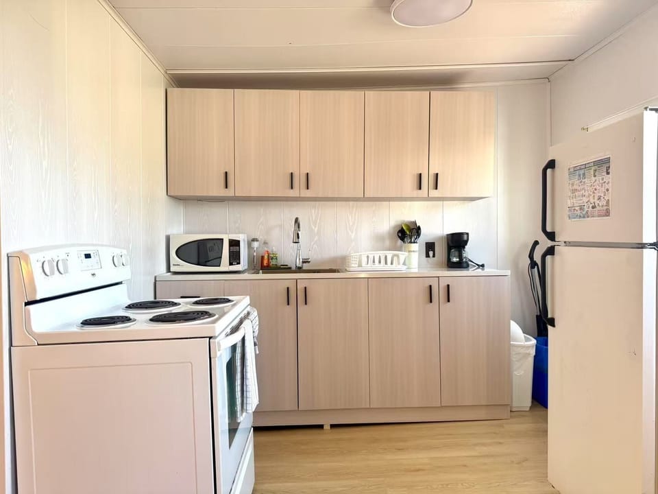 Design House, Bay View, Garden Area | Private kitchen | Full-size fridge, microwave, oven, stovetop